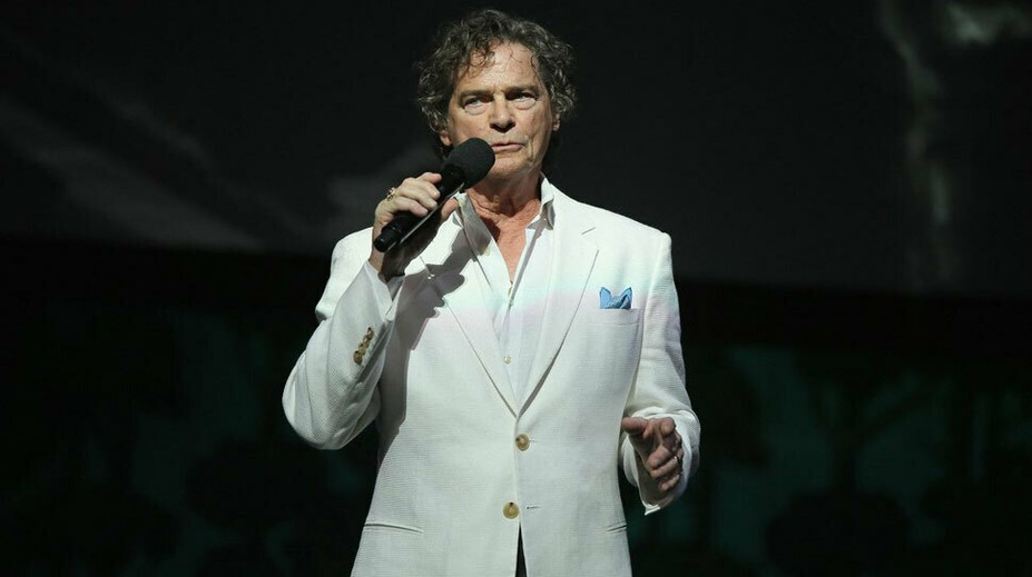 Známy spevák podľahol zákernej chorobe: Jeho hity sa spájajú s kultovými filmami