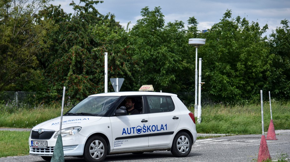 Vodičské preukazy budú drahšie. Zavádzajú dva poplatky aj zmeny v skúškach, poznáme nové pravidlá