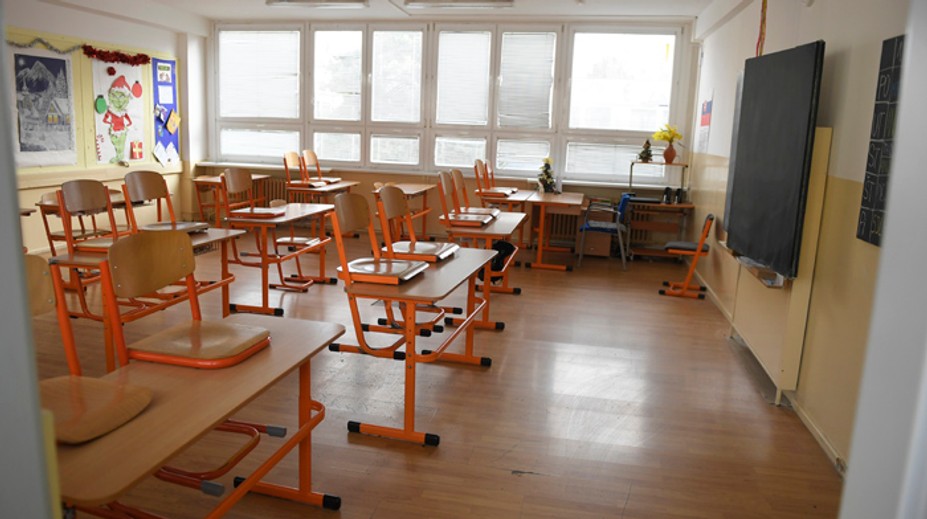 Začínajú sa vianočné prázdniny, deti sa do škôl vrátia v januári