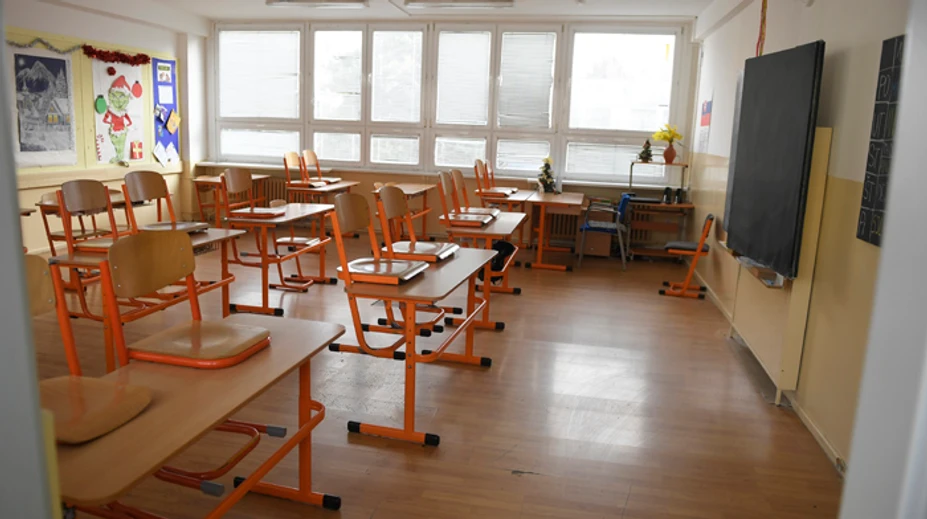 Začínajú sa vianočné prázdniny, deti sa do škôl vrátia v januári
