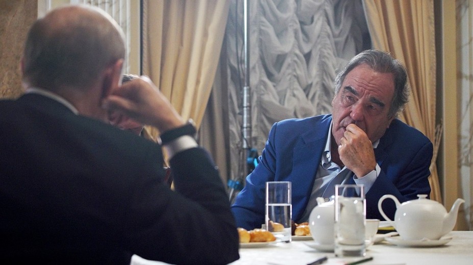 Oliver Stone sa zastal Vladimira Putina: Nie je monštrum, je to len americká propaganda