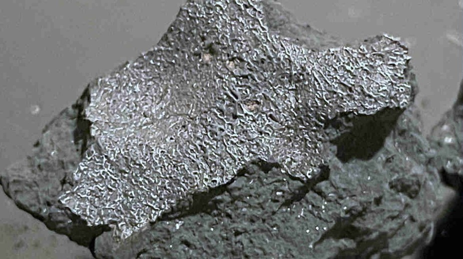 Meteorit prerazil strechu domu. Vedci v ňom našli látky, ktoré môžu objasniť vznik života