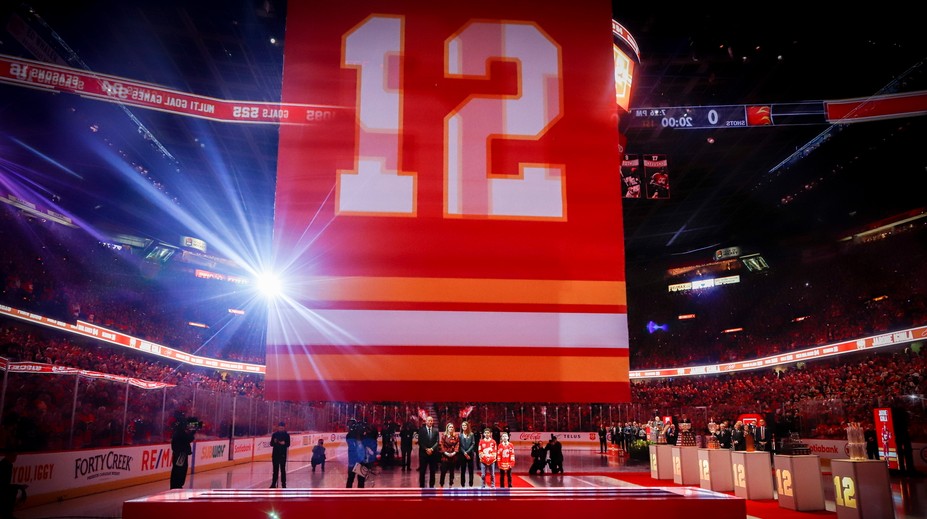 VIDEO: Calgary vyradilo dres s menom jednej z najväčších legiend klubu
