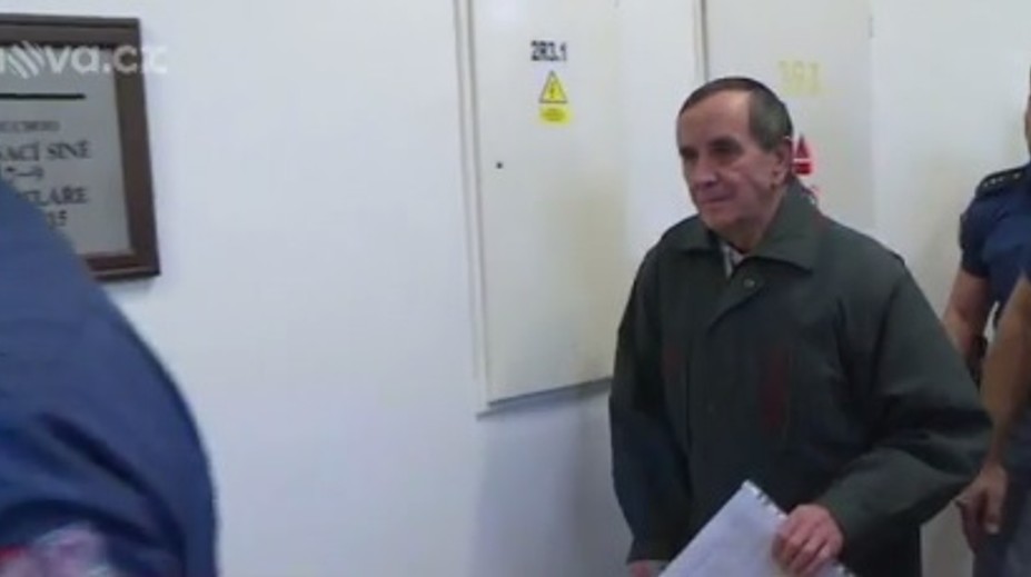 Dôchodca zámerne zoťal stromy na železničnú trať. Odsúdili ho za terorizmus