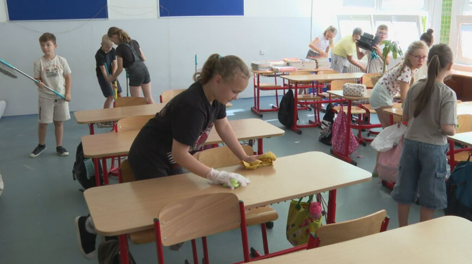 Výlety či exkurzie, ale aj upratovanie a papierovačky. Ako trávia žiaci a učitelia posledné dni školského roka?