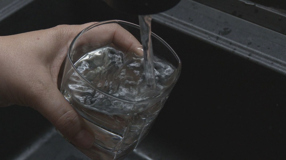 Obyvateľom v troch susedných obciach vypli pitnú vodu. Majú si vytvoriť zásoby