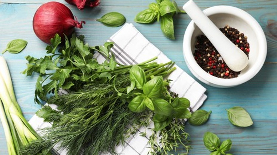 Trápi vás nafukovanie či ťažký žalúdok? Týchto päť byliniek a korenín vám môže pomôcť