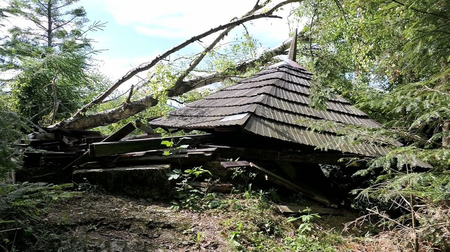 Dva týždne po víchrici v Gelnici stále nachádzajú zničené objekty. Zrútila sa aj populárna vyhliadka