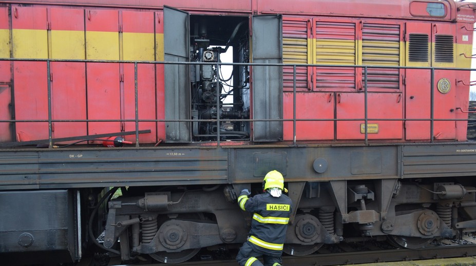 Ďalší incident na železnici. Na východe Slovenska horel rušeň