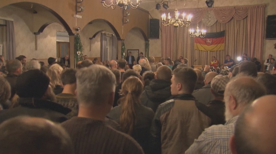 Do malej dediny prišlo tisíc migrantov. Takéto následky nečakali