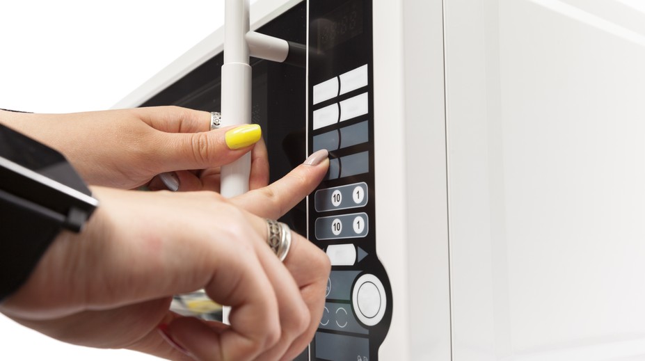 Nenápadná chyba pri ohrievaní jedla. Onkológovia varujú pred skrytým rizikom