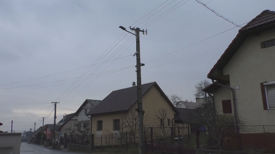 Človeka vystriedala moderná technológia. V obecnom rozhlase pri Prievidzi sa prihovára umelá inteligencia