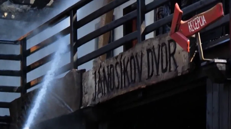 Ničivý požiar ich nezlomil. Obľúbený Jánošikov dvor sa stavia na nohy