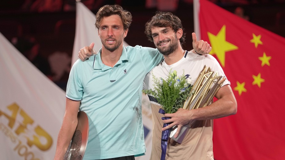 Rozprávka so šťastným koncom. Finále bratrancov ovládol tenista, ktorý na turnaj prišiel ako náhradník