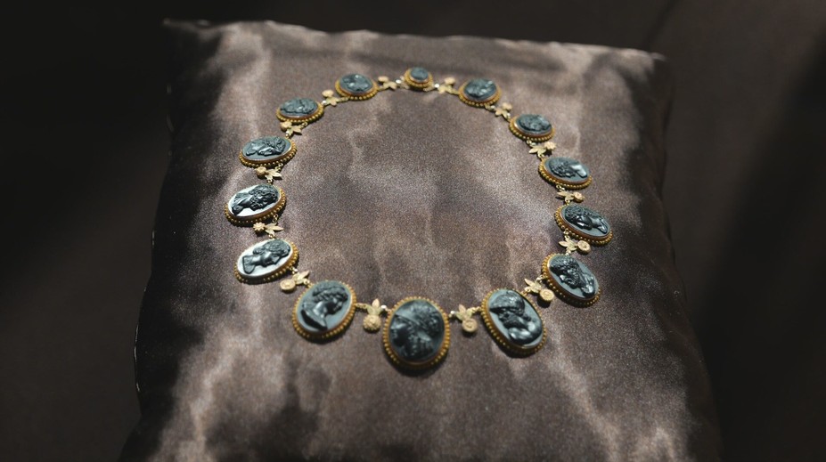 Výstava, z ktorej sa podlamujú kolená: Na Ľubovniansky hrad dorazili skutočné kráľovské šperky