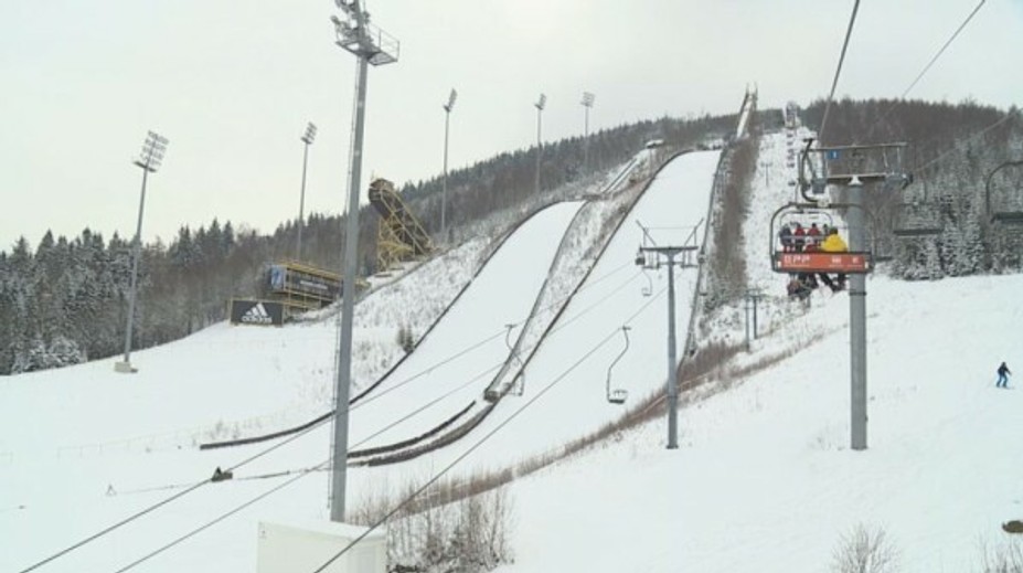 Nešťastie na lyžovačke v Krkonošiach: Dievča (6) vypadlo z lanovky a vážne sa zranilo