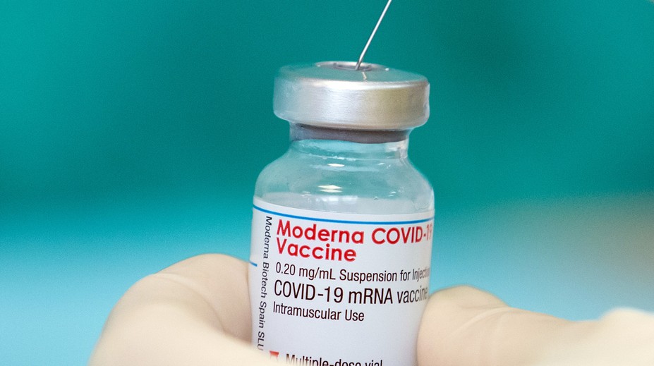 Nemecká očkovacia komisia neodporúča vakcínu Moderny pre mladších ako 30 rokov
