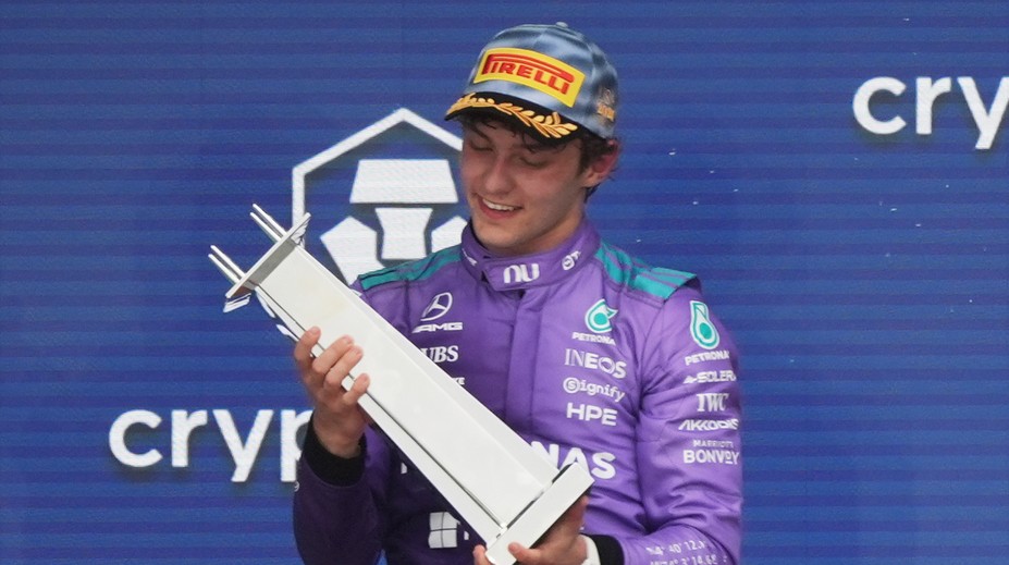 Mladík z Mercedesu prepisuje rekordy, no nepreceňuje svoje výkony:  Musím pokračovať v napredovaní