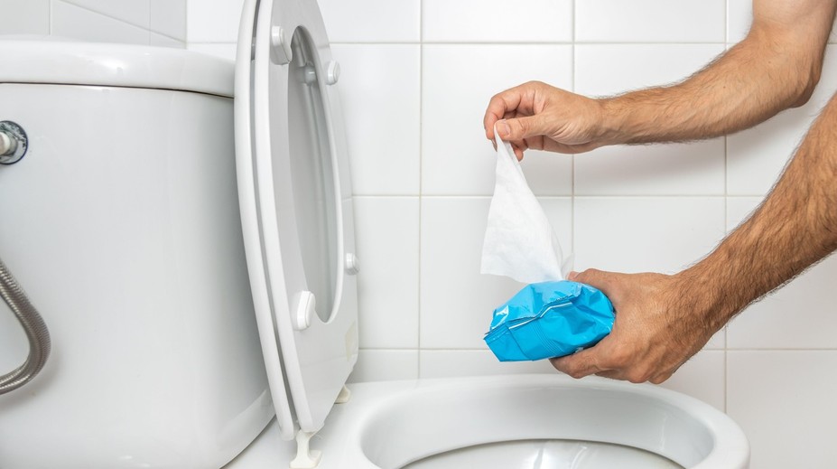 Slováci splachujú vlhčené utierky. Nerobte to, ani keď to tvrdí obal