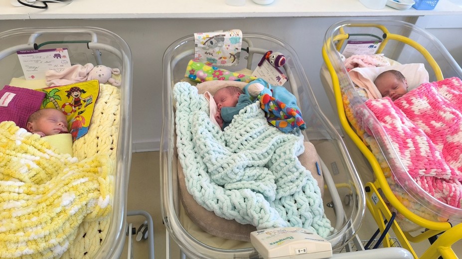 Šanca je len 1 ku 100 miliónom: Na neonatológii v Košiciach sa narodili jednovaječné trojičky
