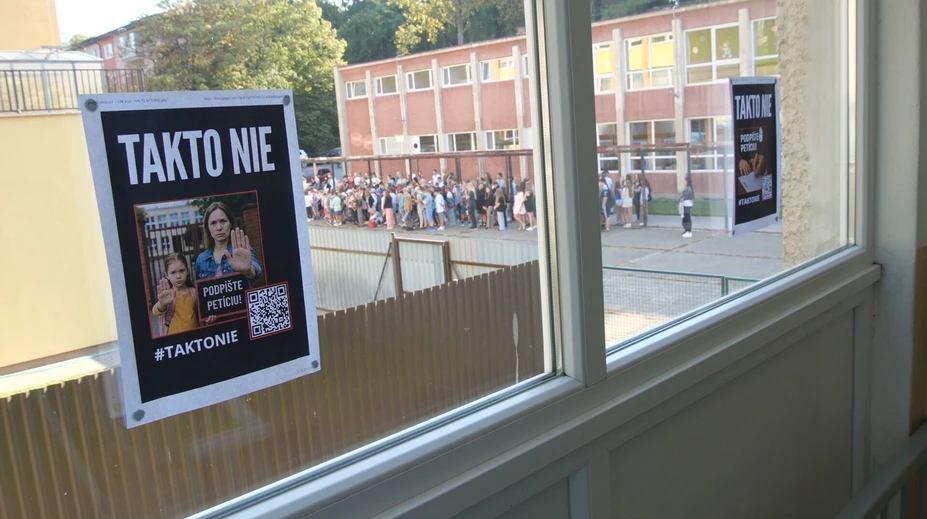 Školský rok začali protestom. Súkromné školy nesúhlasia s vládnymi zmenami, vidia v nich problém