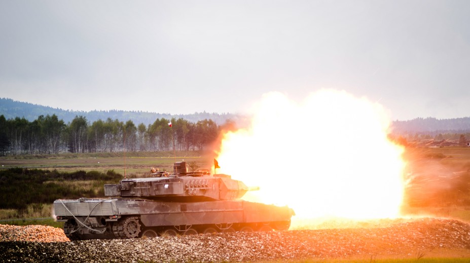 Európsky supertank vytiahol vysmievanú „vykopávku“ proti dronom. Munícia vytvorí kužeľ smrti