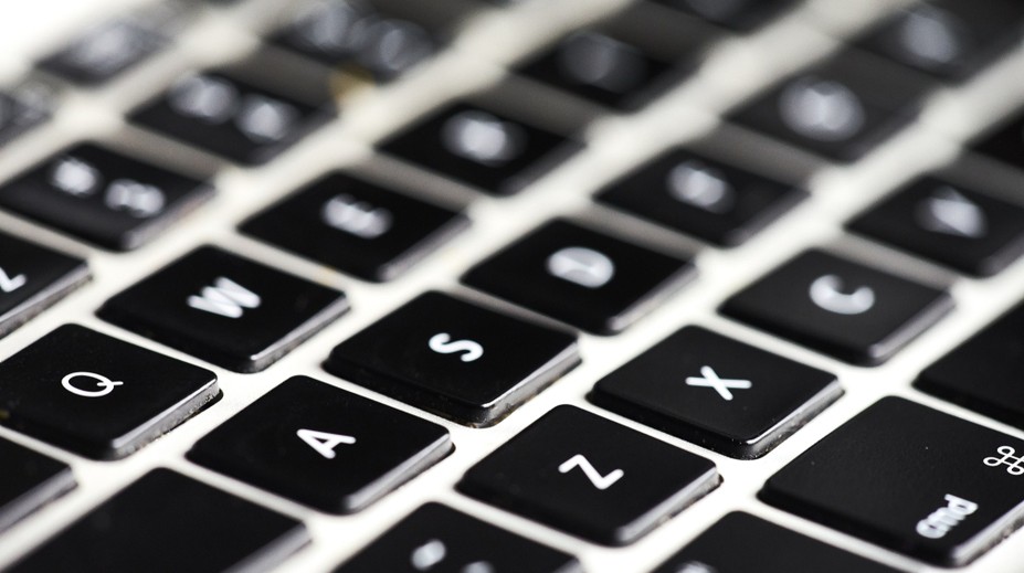 Používate často notebook a počítač? Poradíme vám, ako si vyčistíte klávesnicu bez jej poškodenia