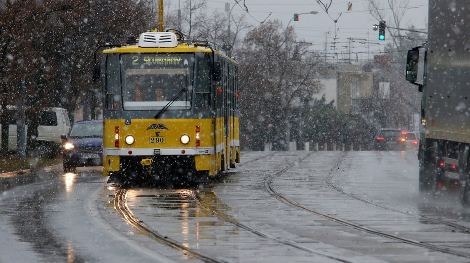 Mladíka (†19) zachytila električka a vliekla ho kilometer. Vodička si ho nevšimla, mala byť na telefóne