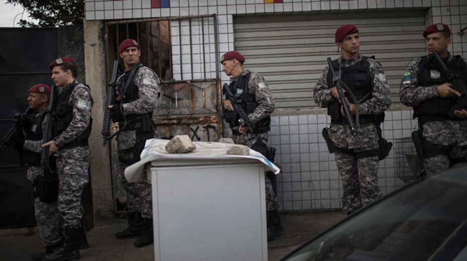 Brazílska armáda zneškodnila výbuchom ďalšiu podozrivú tašku