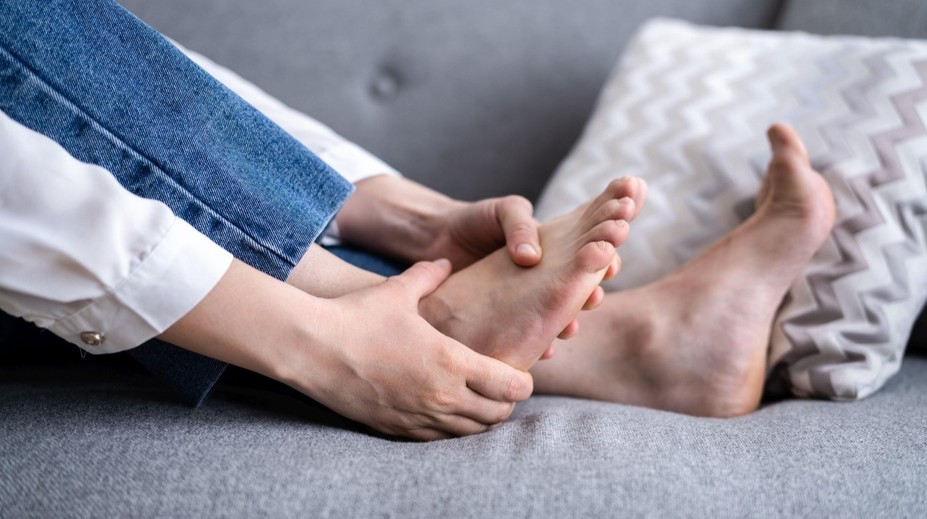 Cítite v chodidlách mravčenie a pálenie? Môže ísť o zákerné ochorenie