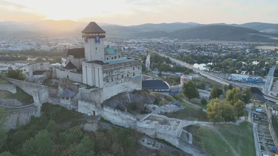 Z ruiny je nová atrakcia. Trenčiansky hrad obnovil stáročnú stavbu