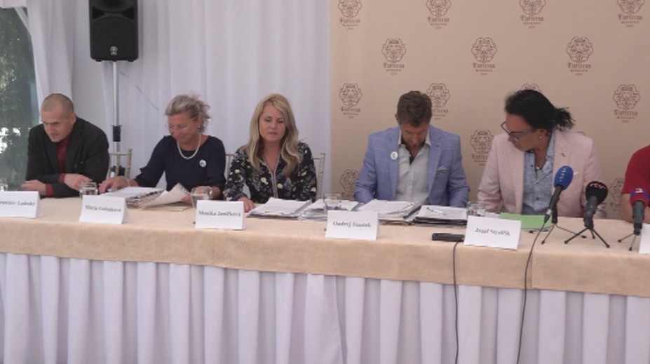 Pred novinárov predstúpili svedkovia viniaci Moniku Jankovskú z korupcie a úplatkárstva