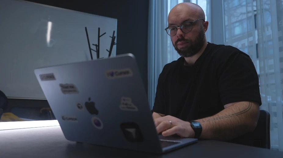 Klasické rozprávky ich už nebavili. Synovi začali vytvárať nové príbehy pomocou umelej inteligencie