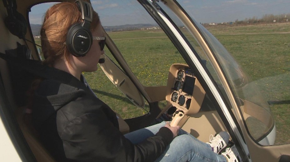 Jej otec zahynul pri páde vrtuľníka. Rozhodnutie 18-ročnej Rachel si zaslúži rešpekt