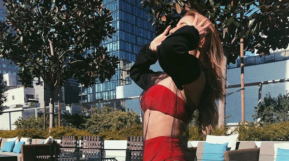 Sexy markizáčka dráždi provokatívnymi fotkami. Uf, bude vám horúco!