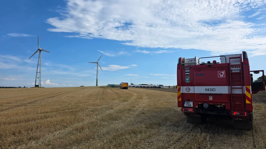 VIDEO: V Česku sa zrútila unikátna veterná elektráreň. Ostatné je potrebné skontrolovať, žiada starosta