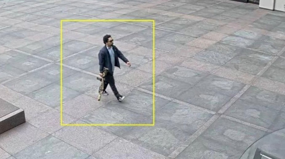 Vrah z newyorského mrakodrapu urobil fatálnu chybu: Zastrelil ľudí, ktorých zrejme zabiť nechcel