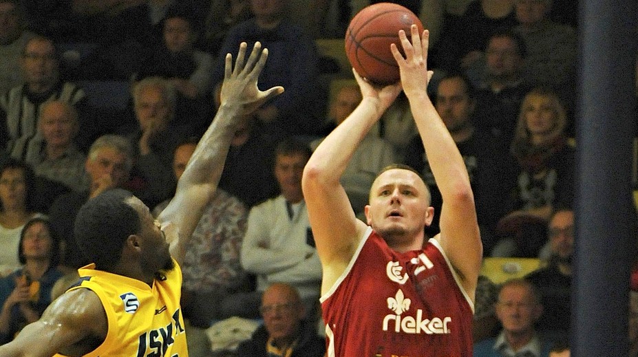 Slovenský basketbal smúti. Po komplikáciách s covidom zomrel niekdajší hráč Komárna (†32)