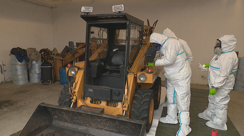 Prvá tretina sa skončila. Dekontaminovali vozidlo, s ktorým odstraňovali nebezpečné látky z Chemka Strážske
