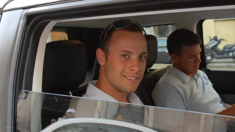 Pistorius si po prepustení z väzenia našiel novú lásku. Jej podoba so zastrelenou Steenkampovou je až desivá