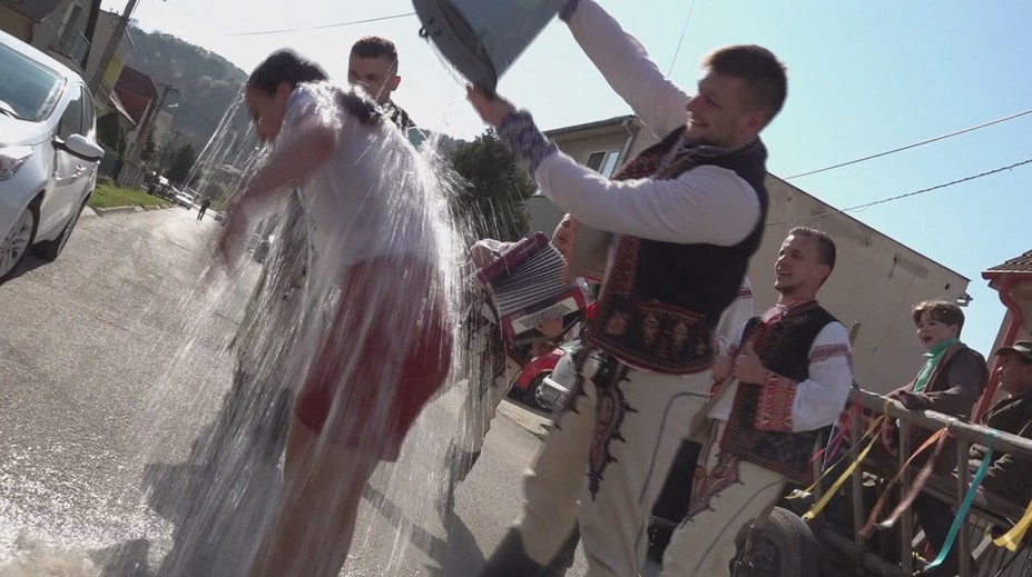 Šibači a oblievači musia rešpektovať súhlas a zákony, varuje polícia. Zameria sa aj na alkohol za volantom