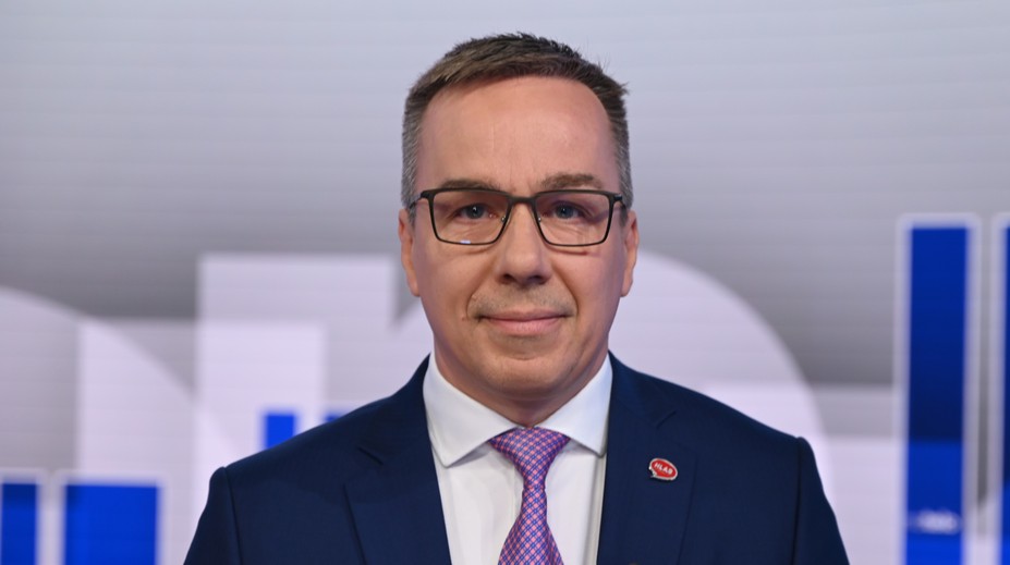 Erik Tomáš v Na telo sľúbil, že Hlas predloží vláde zmrazenie paušálnych náhrad ministrov