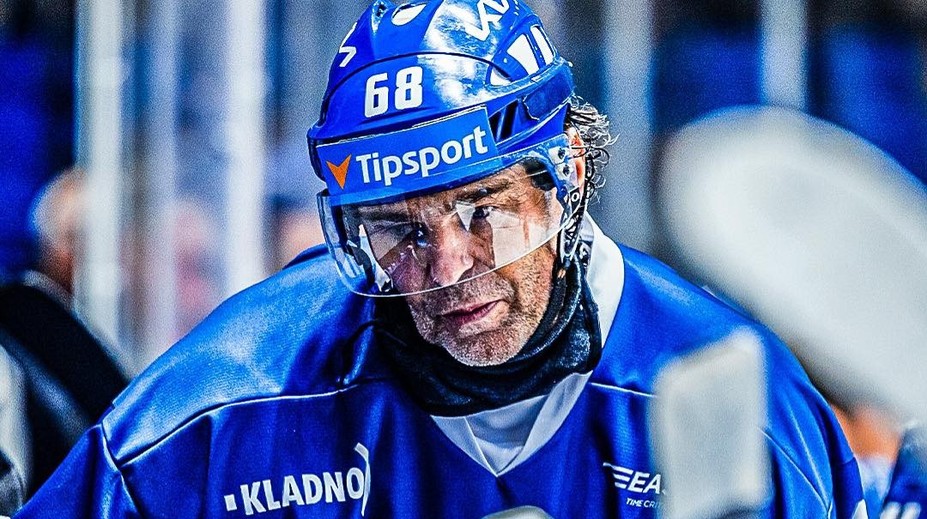 Jágr si bude musieť na súťažnú premiéru v ročníku počkať. Jeho nečakaná absencia mala jasný dôvod