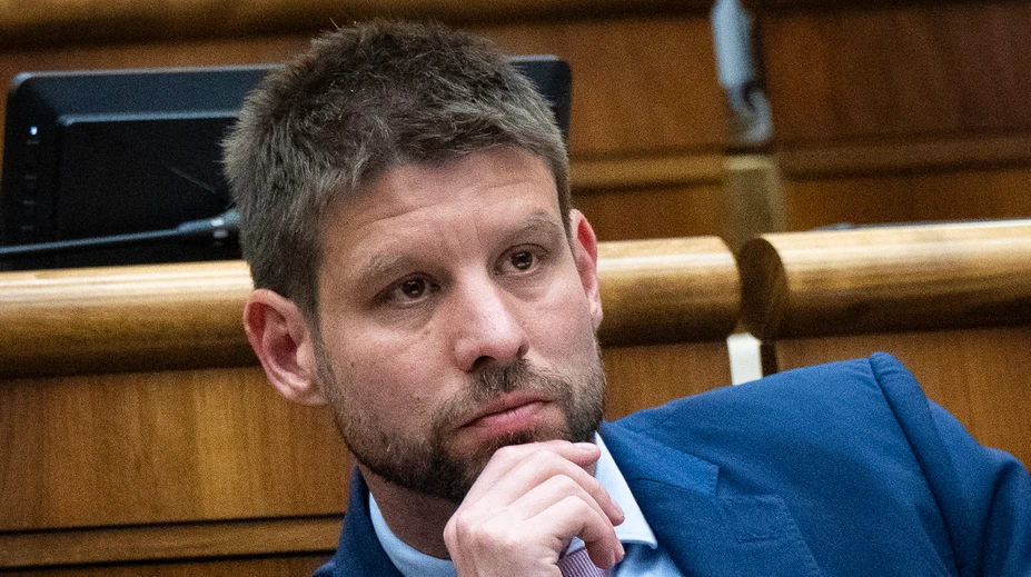 Šimečka tvrdí, že jediným riešením sú predčasné voľby. Fica vyzval, aby podal demisiu