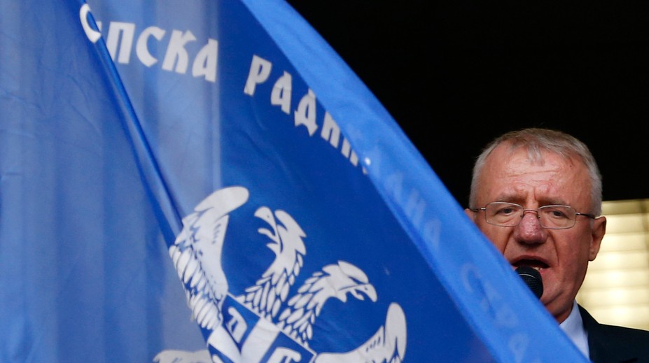 Ultranacionalistu Šešelja zvolili za kandidáta na srbského prezidenta