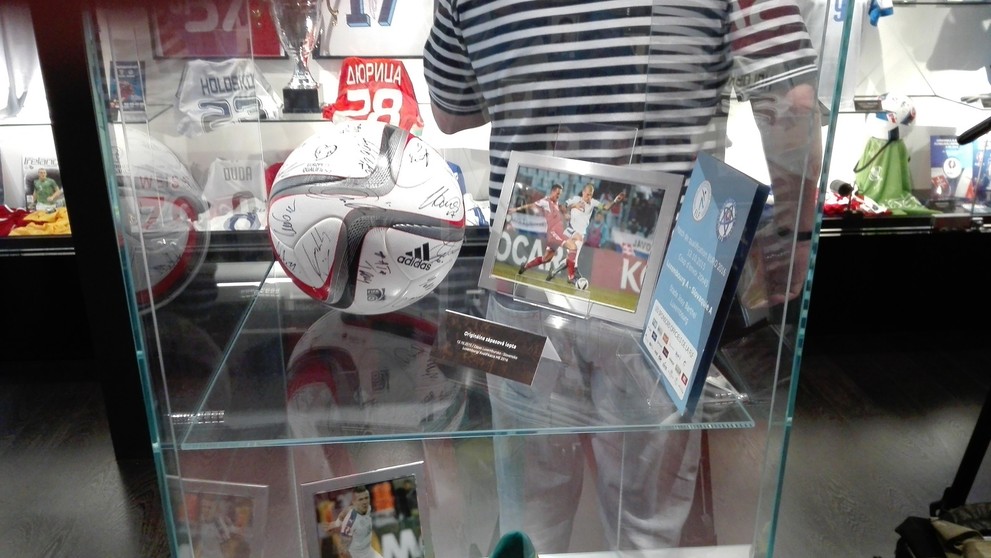 Originálna zápasová lopta z kvalifikačného zápasu na ME 2016 Luxembursko - Slovensko.