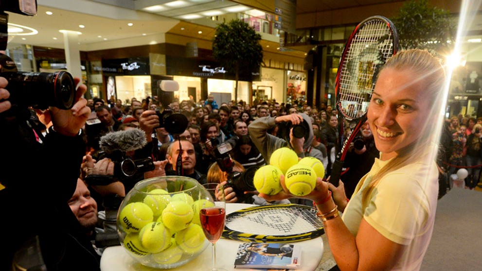 Cibulková s fanúšikmi