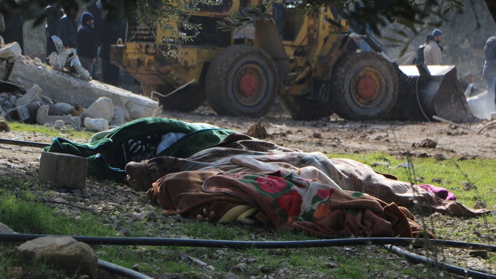 Telá ležia zabalené na uliciach miest