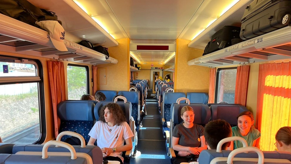 Volebný vlak smerujúci z Prahy do Bratislavy.