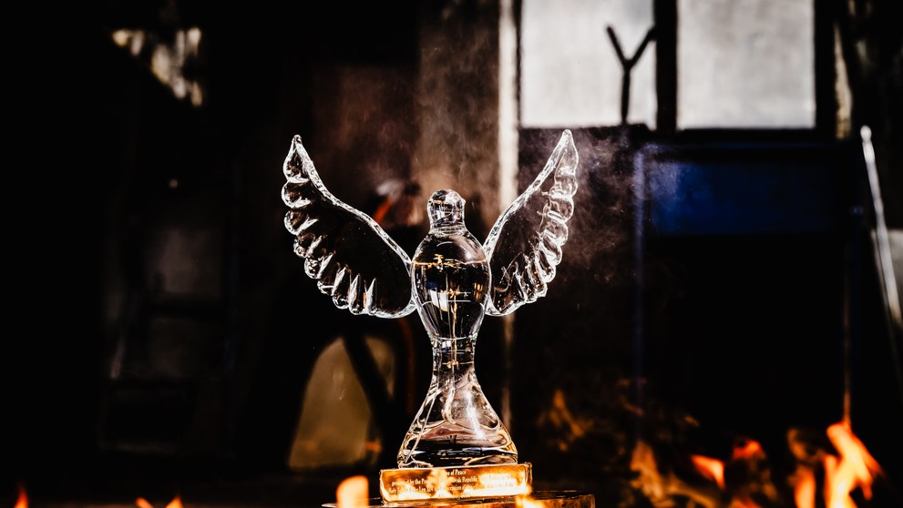 Sklenená holubica mieru